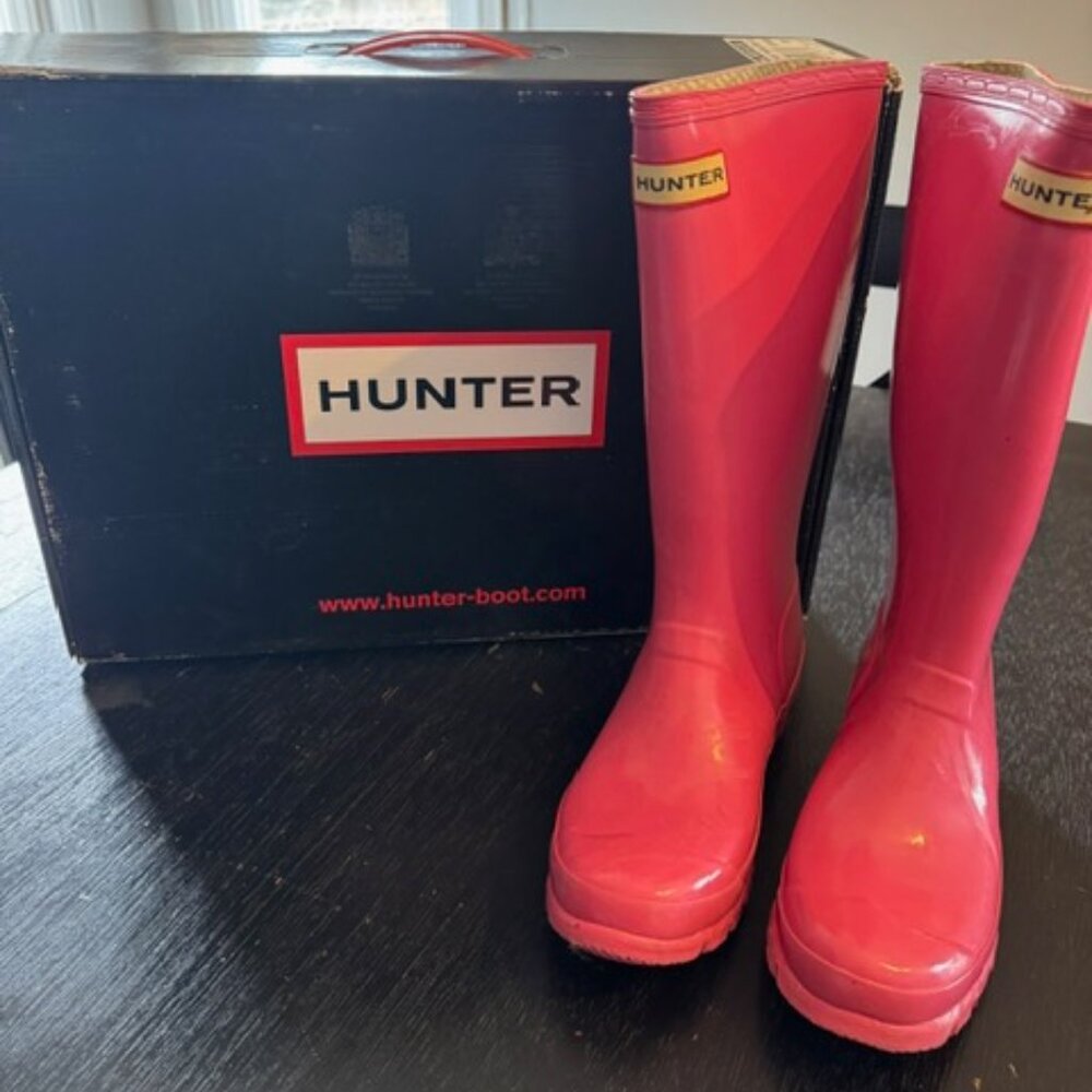 Hunter girls rain boots in fuchsia size 4
